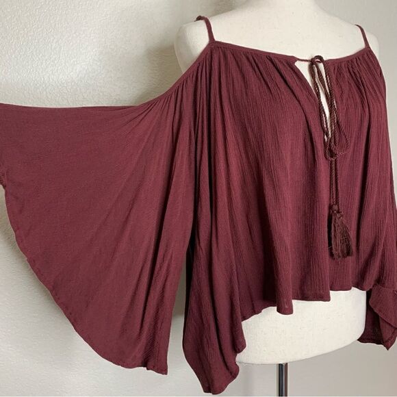 Sans Souci Boho Burgundy Cold Shoulder Tassels Bell Sleeves Top - Picture 5 of 11